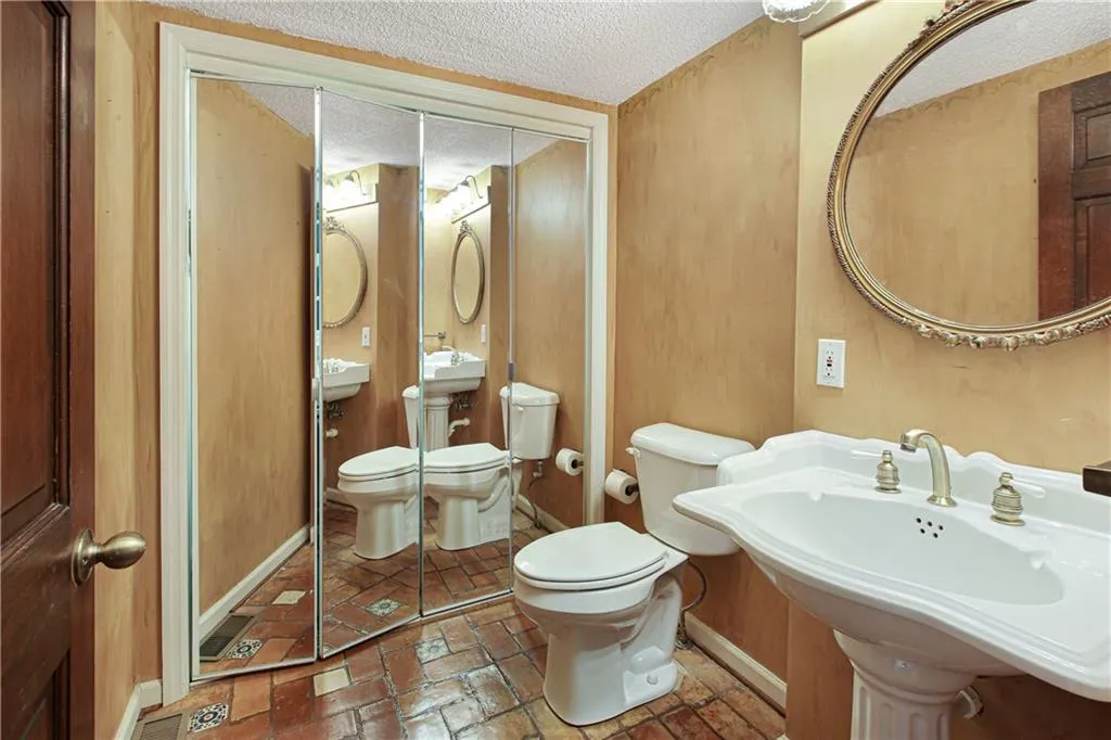 7905 Innsbruck Drive, Sandy Springs, Georgia 30350, 5 Bedrooms Bedrooms, ,3 BathroomsBathrooms,Residential,Sold,7905 Innsbruck Drive,6600211