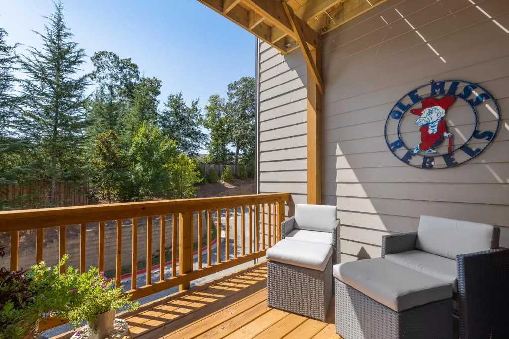 4255 Deming Circle, Sandy Springs, Georgia 30342, 3 Bedrooms Bedrooms, ,3 BathroomsBathrooms,Residential,Sold,4255 Deming Circle,6615902