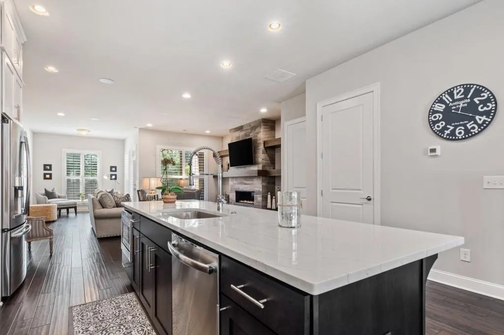 4255 Deming Circle, Sandy Springs, Georgia 30342, 3 Bedrooms Bedrooms, ,3 BathroomsBathrooms,Residential,Sold,4255 Deming Circle,6615902