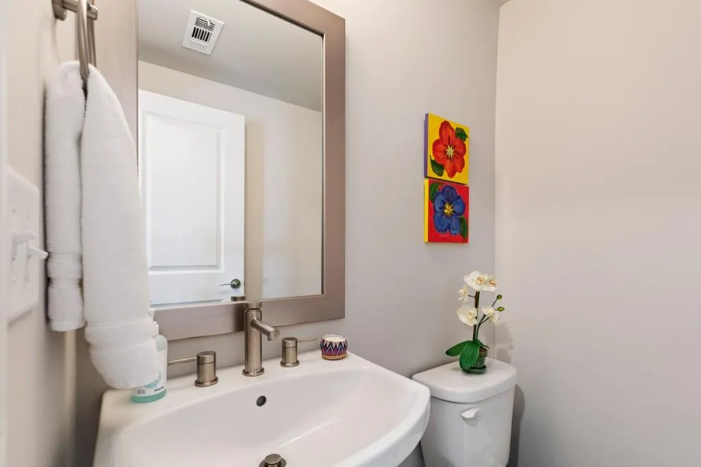 4255 Deming Circle, Sandy Springs, Georgia 30342, 3 Bedrooms Bedrooms, ,3 BathroomsBathrooms,Residential,Sold,4255 Deming Circle,6615902