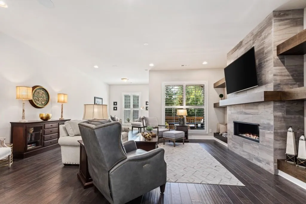 4255 Deming Circle, Sandy Springs, Georgia 30342, 3 Bedrooms Bedrooms, ,3 BathroomsBathrooms,Residential,Sold,4255 Deming Circle,6615902