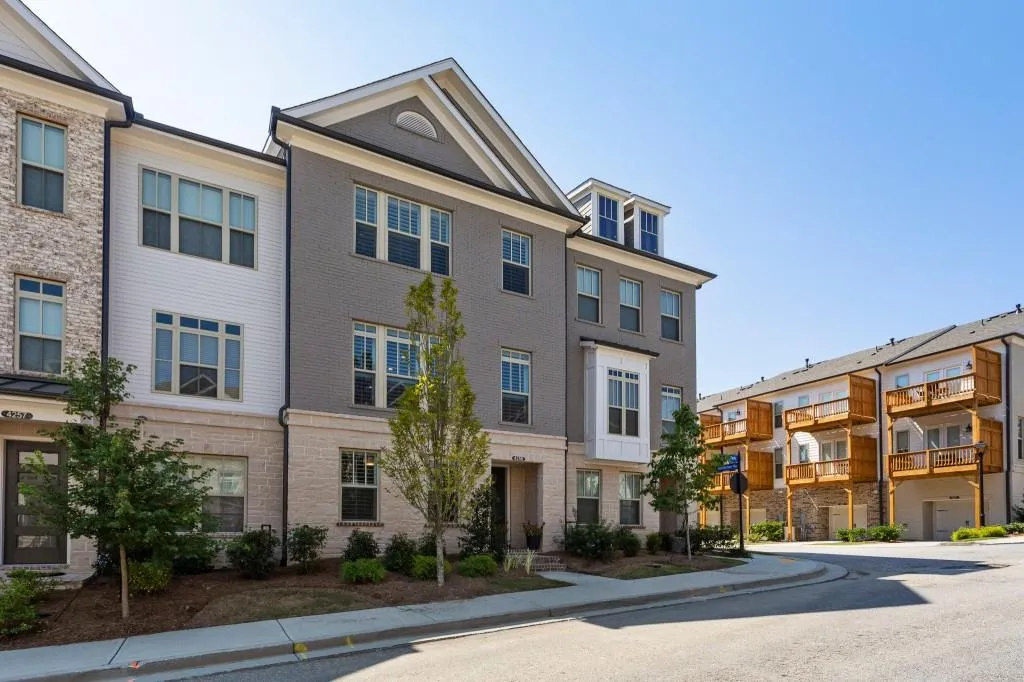 4255 Deming Circle, Sandy Springs, Georgia 30342, 3 Bedrooms Bedrooms, ,3 BathroomsBathrooms,Residential,Sold,4255 Deming Circle,6615902