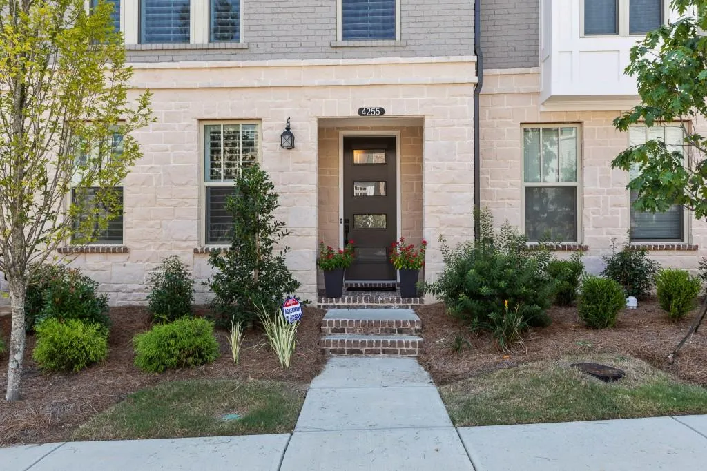 4255 Deming Circle, Sandy Springs, Georgia 30342, 3 Bedrooms Bedrooms, ,3 BathroomsBathrooms,Residential,Sold,4255 Deming Circle,6615902