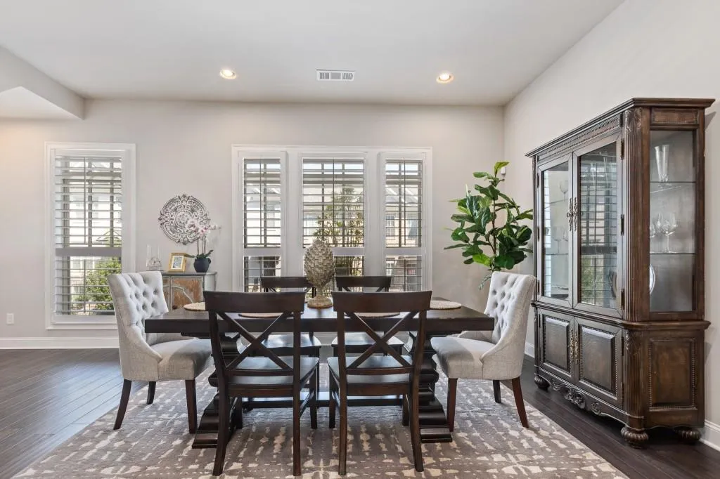 4255 Deming Circle, Sandy Springs, Georgia 30342, 3 Bedrooms Bedrooms, ,3 BathroomsBathrooms,Residential,Sold,4255 Deming Circle,6615902