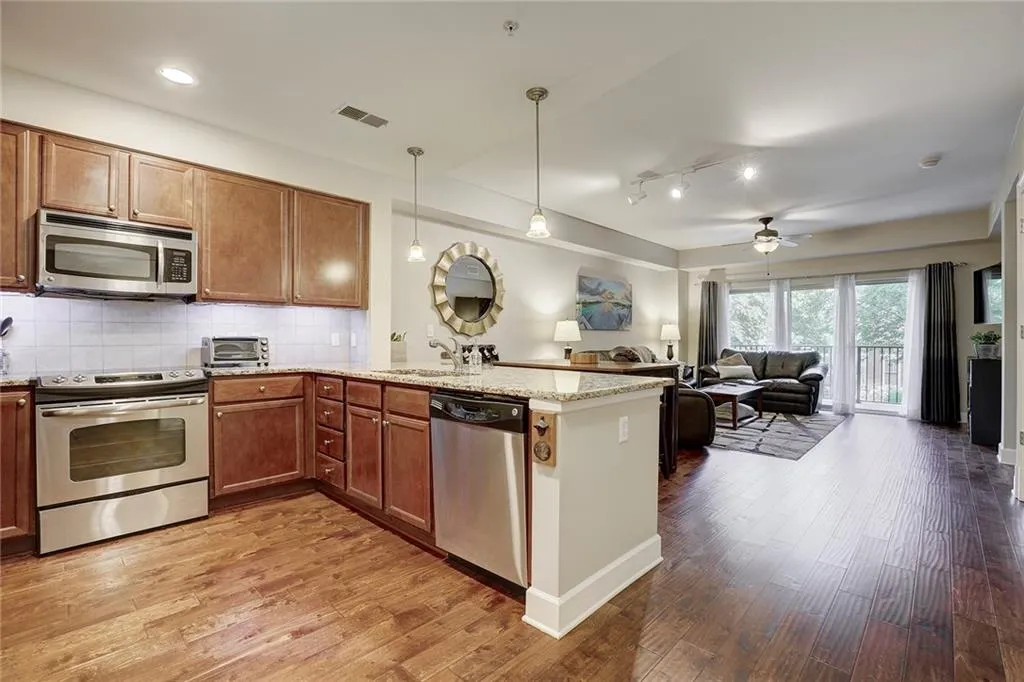 200 River Vista Drive Unit 310, Atlanta, Georgia 30339, 1 Bedroom Bedrooms, ,1 BathroomBathrooms,Residential,Sold,200 River Vista Drive Unit 310,6003859