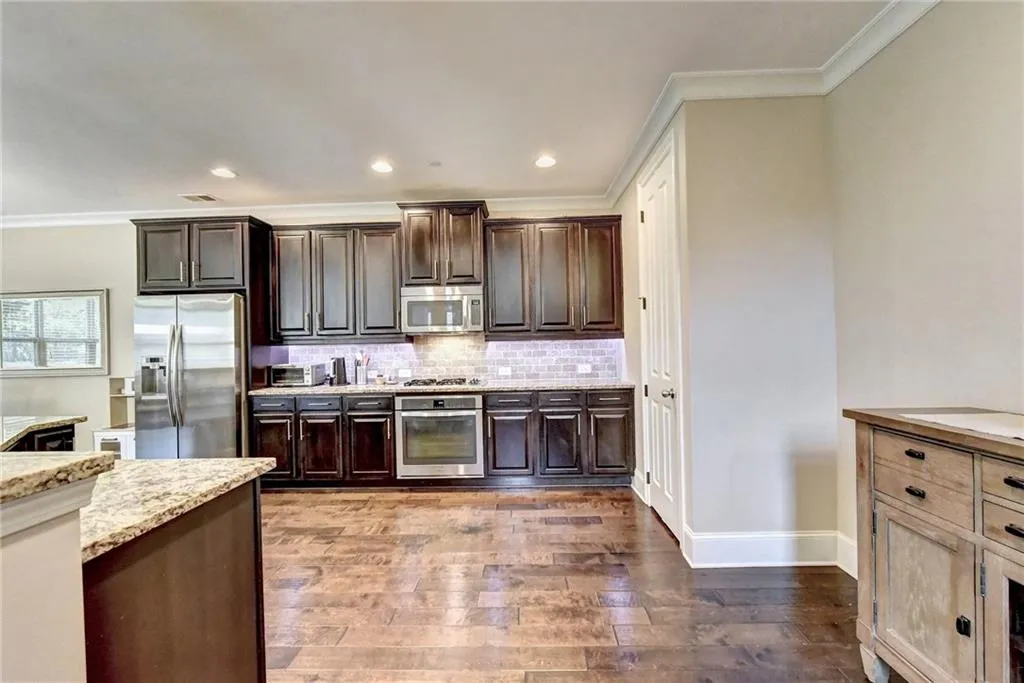7500 Glisten Avenue, Atlanta, Georgia 30328, 3 Bedrooms Bedrooms, ,2 BathroomsBathrooms,Residential,Sold,7500 Glisten Avenue,6881124
