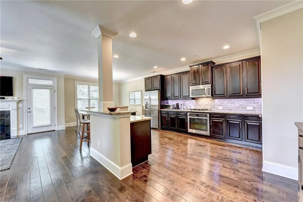 7500 Glisten Avenue, Atlanta, Georgia 30328, 3 Bedrooms Bedrooms, ,2 BathroomsBathrooms,Residential,Sold,7500 Glisten Avenue,6881124