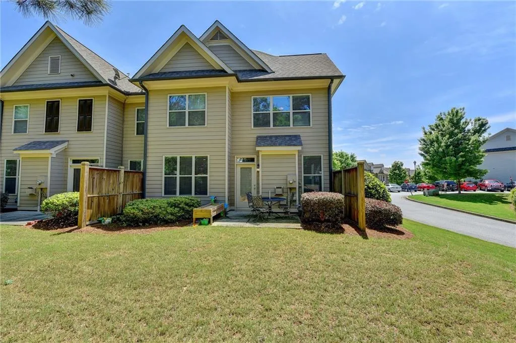7500 Glisten Avenue, Atlanta, Georgia 30328, 3 Bedrooms Bedrooms, ,2 BathroomsBathrooms,Residential,Sold,7500 Glisten Avenue,6881124