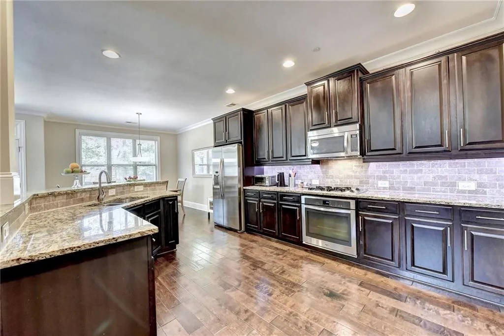 7500 Glisten Avenue, Atlanta, Georgia 30328, 3 Bedrooms Bedrooms, ,2 BathroomsBathrooms,Residential,Sold,7500 Glisten Avenue,6881124