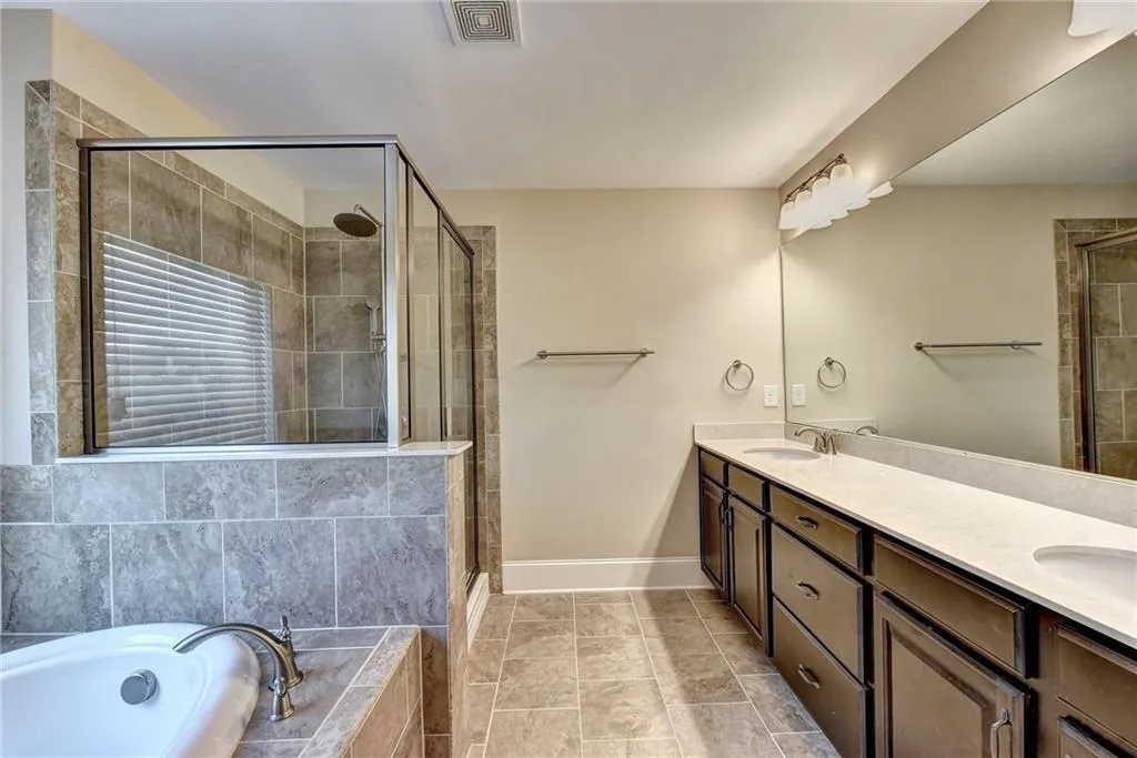 7500 Glisten Avenue, Atlanta, Georgia 30328, 3 Bedrooms Bedrooms, ,2 BathroomsBathrooms,Residential,Sold,7500 Glisten Avenue,6881124
