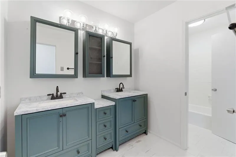 6520 Roswell Road Unit 79, Sandy Springs, Georgia 30328, 2 Bedrooms Bedrooms, ,1 BathroomBathrooms,Residential,For Sale,6520 Roswell Road Unit 79,7746404