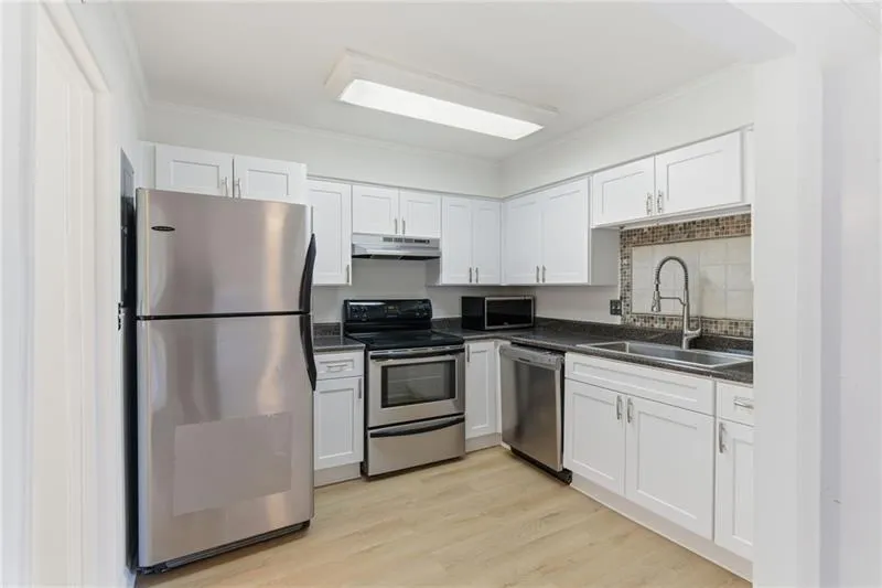 6520 Roswell Road Unit 79, Sandy Springs, Georgia 30328, 2 Bedrooms Bedrooms, ,1 BathroomBathrooms,Residential,For Sale,6520 Roswell Road Unit 79,7746404