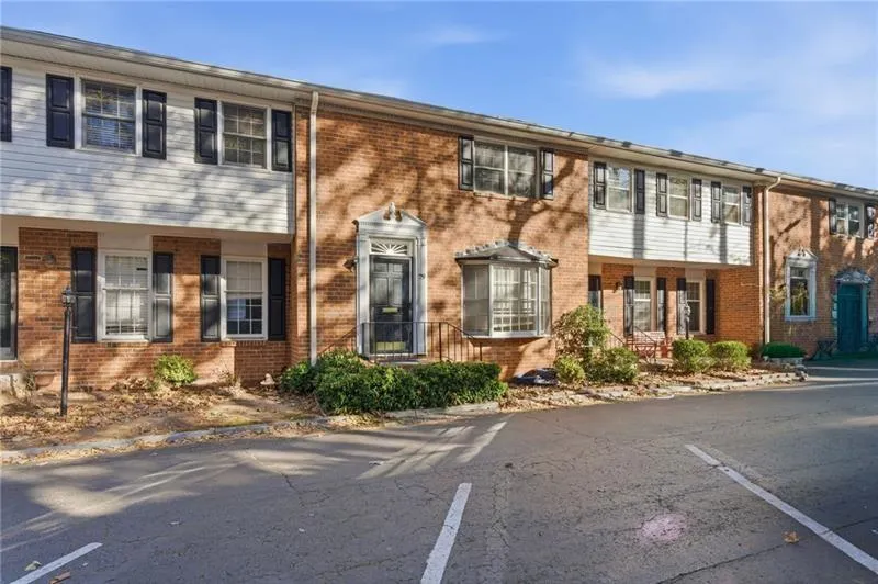 6520 Roswell Road Unit 79, Sandy Springs, Georgia 30328, 2 Bedrooms Bedrooms, ,1 BathroomBathrooms,Residential,For Sale,6520 Roswell Road Unit 79,7746404