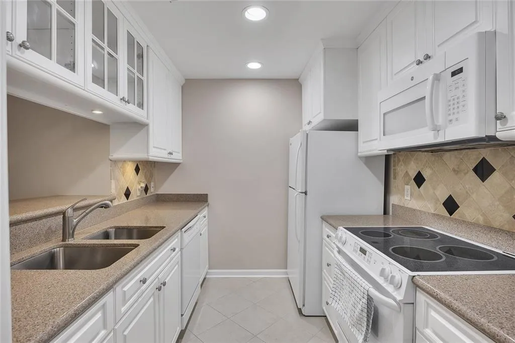 110 Barrington Hills Drive Unit 110, Atlanta, Georgia 30350, 2 Bedrooms Bedrooms, ,2 BathroomsBathrooms,Residential,Sold,110 Barrington Hills Drive Unit 110,7561758