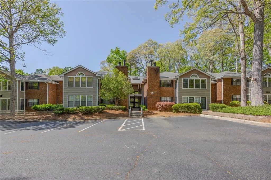 110 Barrington Hills Drive Unit 110, Atlanta, Georgia 30350, 2 Bedrooms Bedrooms, ,2 BathroomsBathrooms,Residential,Sold,110 Barrington Hills Drive Unit 110,7561758