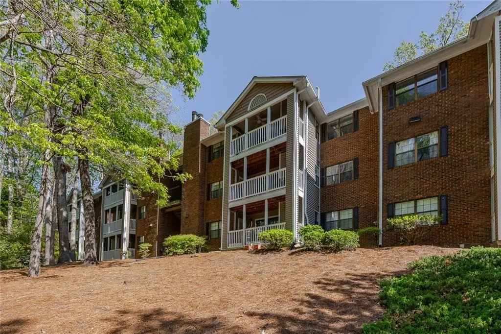 110 Barrington Hills Drive Unit 110, Atlanta, Georgia 30350, 2 Bedrooms Bedrooms, ,2 BathroomsBathrooms,Residential,Sold,110 Barrington Hills Drive Unit 110,7561758