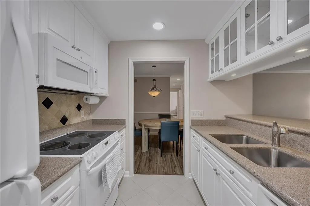110 Barrington Hills Drive Unit 110, Atlanta, Georgia 30350, 2 Bedrooms Bedrooms, ,2 BathroomsBathrooms,Residential,Sold,110 Barrington Hills Drive Unit 110,7561758
