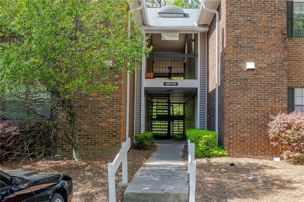 110 Barrington Hills Drive Unit 110, Atlanta, Georgia 30350, 2 Bedrooms Bedrooms, ,2 BathroomsBathrooms,Residential,Sold,110 Barrington Hills Drive Unit 110,7561758