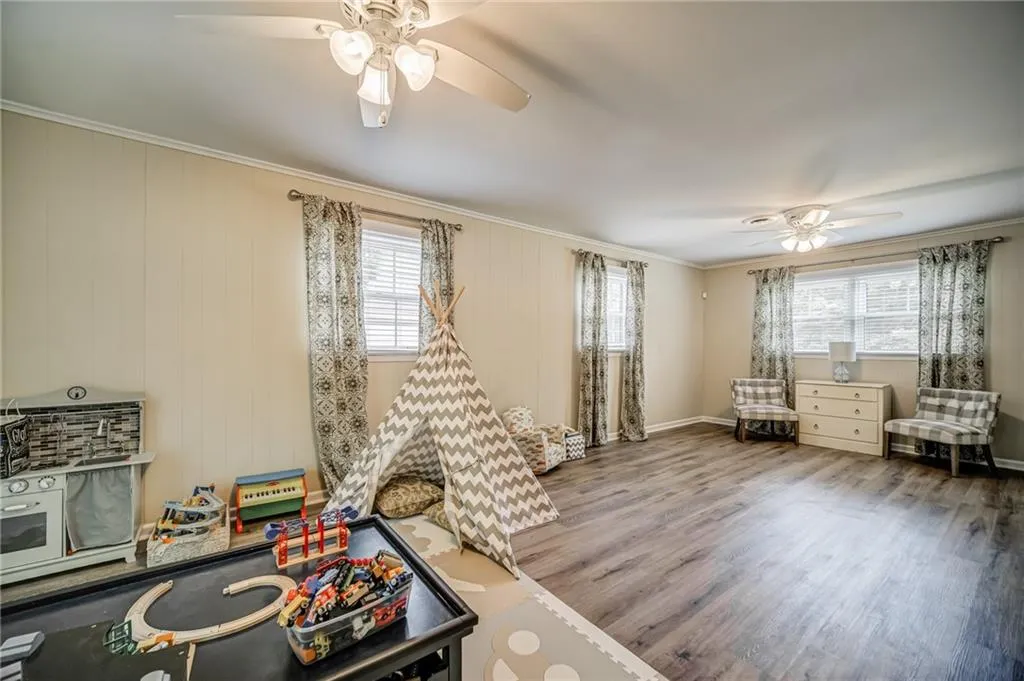 200 W Spalding Drive, Sandy Springs, Georgia 30328, 4 Bedrooms Bedrooms, ,3 BathroomsBathrooms,Residential,Sold,200 W Spalding Drive,6886516