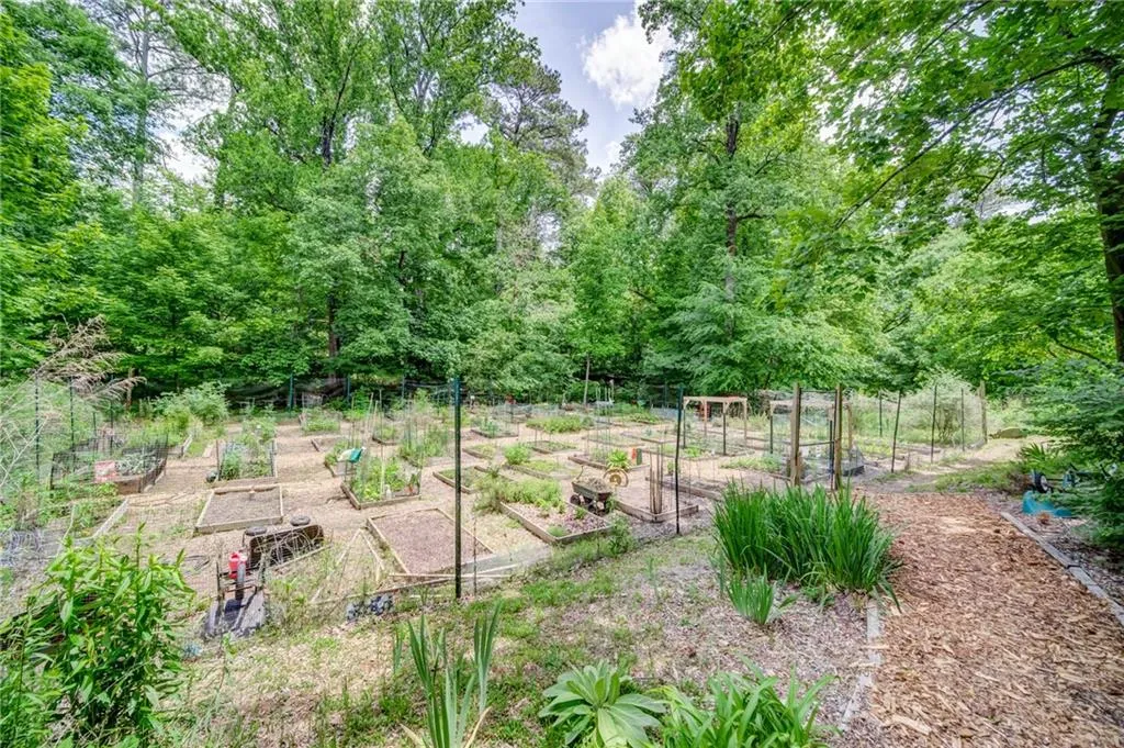 200 W Spalding Drive, Sandy Springs, Georgia 30328, 4 Bedrooms Bedrooms, ,3 BathroomsBathrooms,Residential,Sold,200 W Spalding Drive,6886516