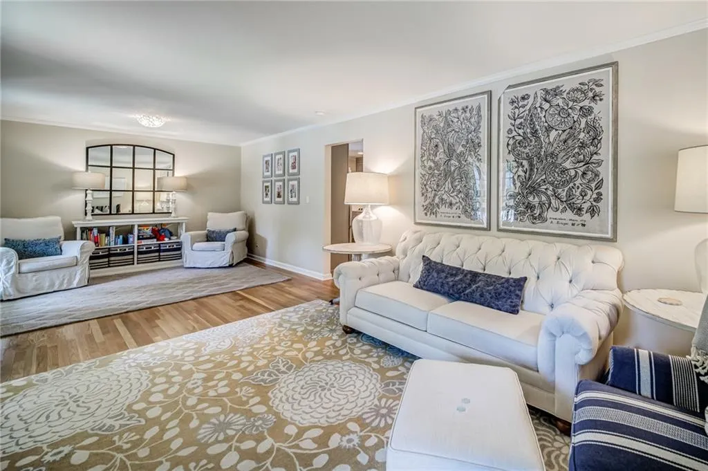 200 W Spalding Drive, Sandy Springs, Georgia 30328, 4 Bedrooms Bedrooms, ,3 BathroomsBathrooms,Residential,Sold,200 W Spalding Drive,6886516