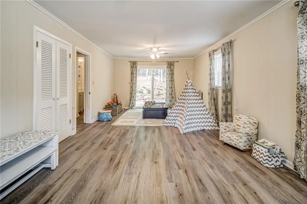 200 W Spalding Drive, Sandy Springs, Georgia 30328, 4 Bedrooms Bedrooms, ,3 BathroomsBathrooms,Residential,Sold,200 W Spalding Drive,6886516