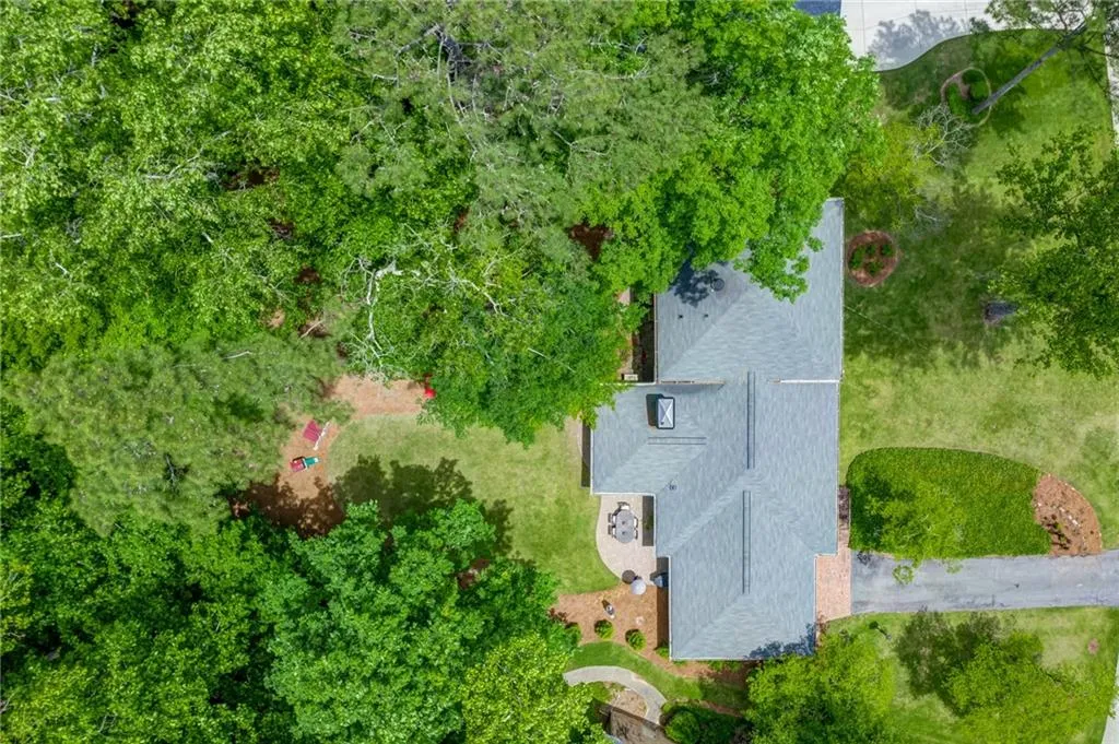 200 W Spalding Drive, Sandy Springs, Georgia 30328, 4 Bedrooms Bedrooms, ,3 BathroomsBathrooms,Residential,Sold,200 W Spalding Drive,6886516