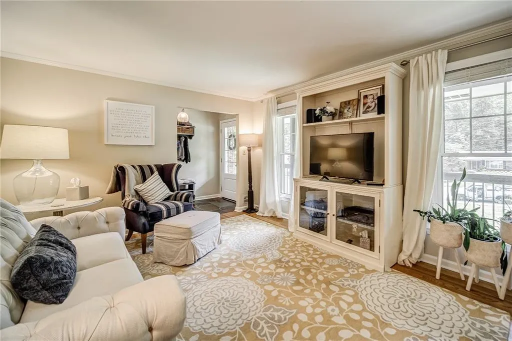 200 W Spalding Drive, Sandy Springs, Georgia 30328, 4 Bedrooms Bedrooms, ,3 BathroomsBathrooms,Residential,Sold,200 W Spalding Drive,6886516