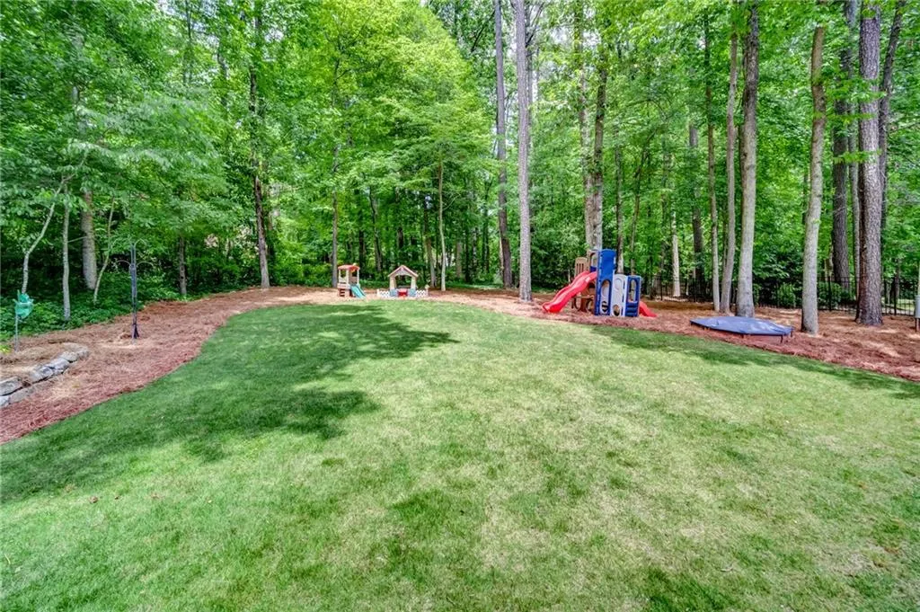 200 W Spalding Drive, Sandy Springs, Georgia 30328, 4 Bedrooms Bedrooms, ,3 BathroomsBathrooms,Residential,Sold,200 W Spalding Drive,6886516