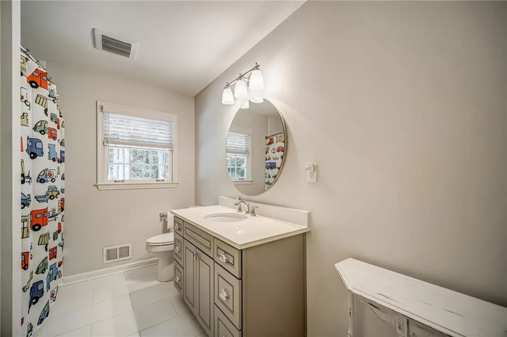 200 W Spalding Drive, Sandy Springs, Georgia 30328, 4 Bedrooms Bedrooms, ,3 BathroomsBathrooms,Residential,Sold,200 W Spalding Drive,6886516