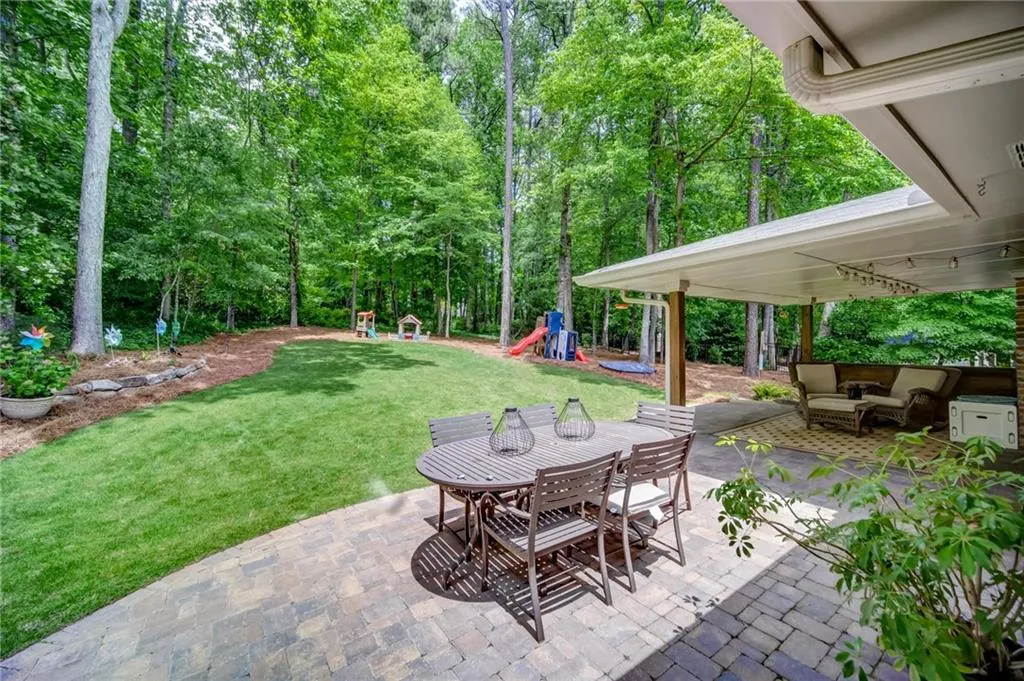 200 W Spalding Drive, Sandy Springs, Georgia 30328, 4 Bedrooms Bedrooms, ,3 BathroomsBathrooms,Residential,Sold,200 W Spalding Drive,6886516