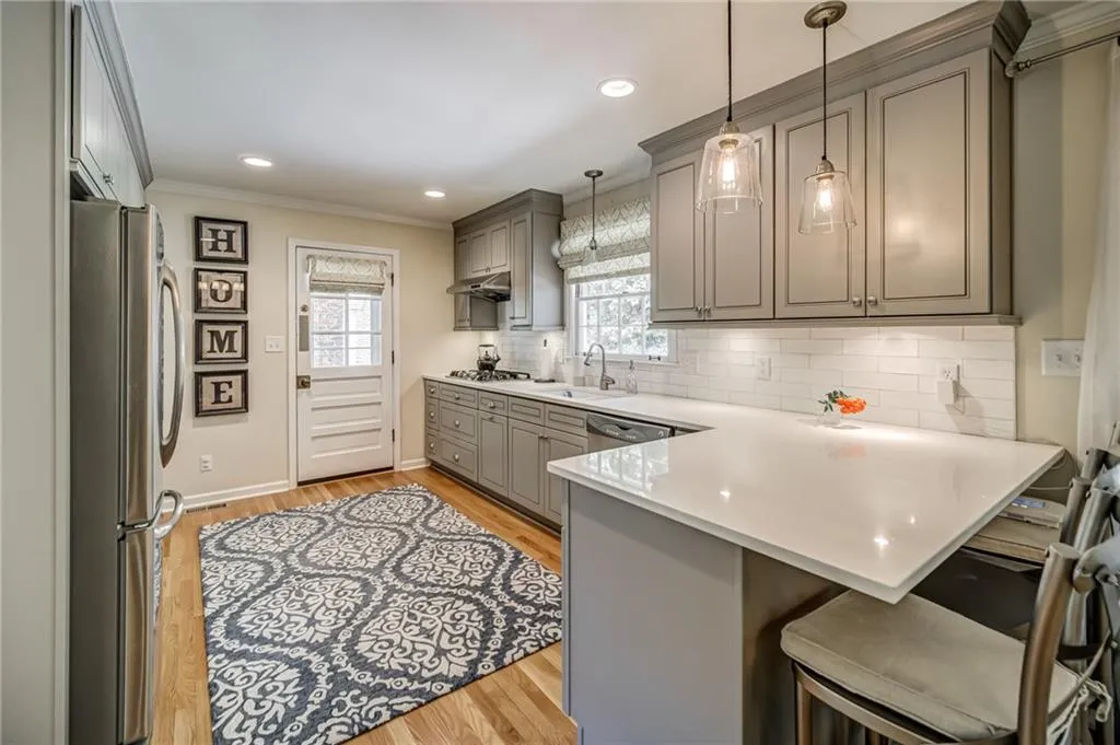 200 W Spalding Drive, Sandy Springs, Georgia 30328, 4 Bedrooms Bedrooms, ,3 BathroomsBathrooms,Residential,Sold,200 W Spalding Drive,6886516