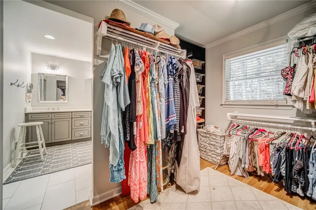 200 W Spalding Drive, Sandy Springs, Georgia 30328, 4 Bedrooms Bedrooms, ,3 BathroomsBathrooms,Residential,Sold,200 W Spalding Drive,6886516