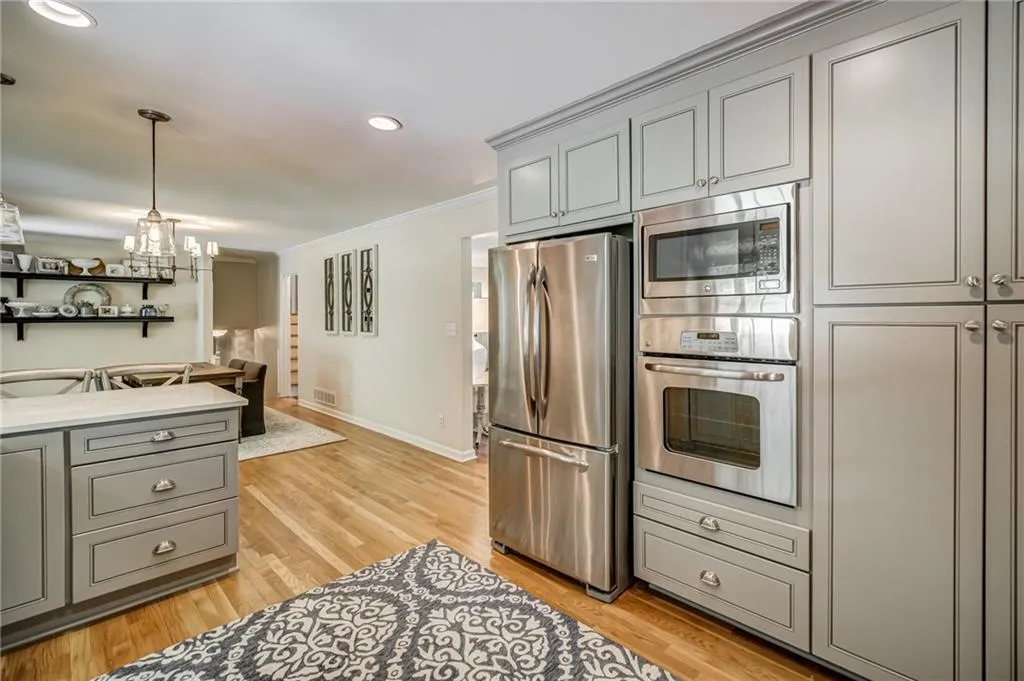 200 W Spalding Drive, Sandy Springs, Georgia 30328, 4 Bedrooms Bedrooms, ,3 BathroomsBathrooms,Residential,Sold,200 W Spalding Drive,6886516