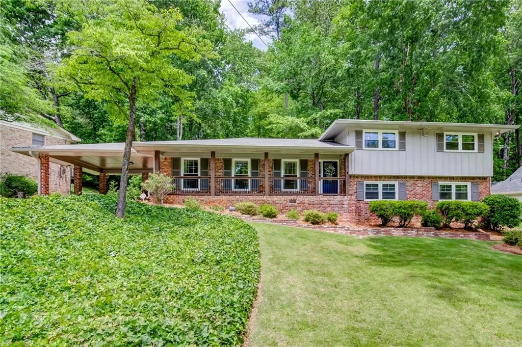 200 W Spalding Drive, Sandy Springs, Georgia 30328, 4 Bedrooms Bedrooms, ,3 BathroomsBathrooms,Residential,Sold,200 W Spalding Drive,6886516