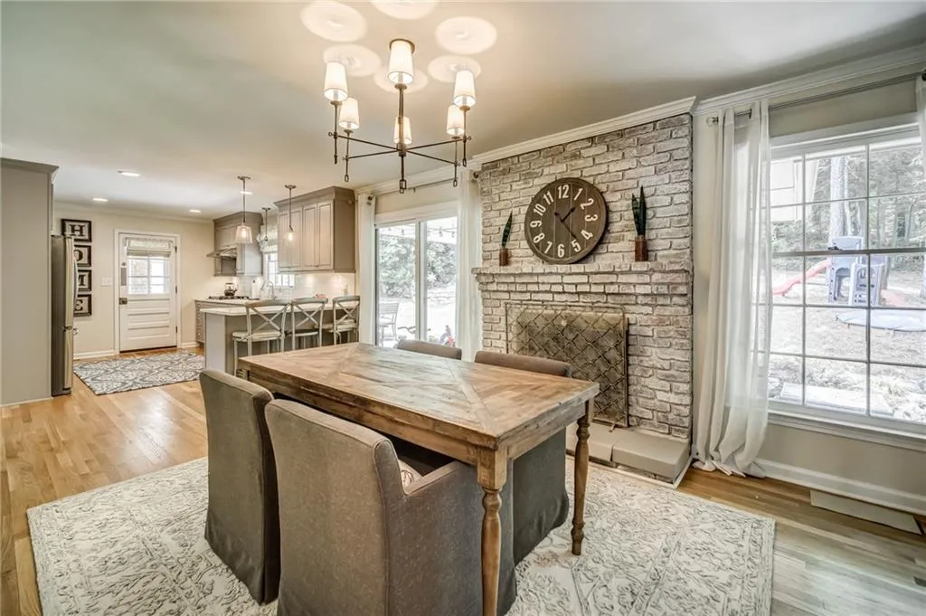 200 W Spalding Drive, Sandy Springs, Georgia 30328, 4 Bedrooms Bedrooms, ,3 BathroomsBathrooms,Residential,Sold,200 W Spalding Drive,6886516