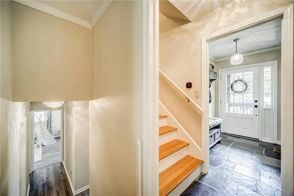 200 W Spalding Drive, Sandy Springs, Georgia 30328, 4 Bedrooms Bedrooms, ,3 BathroomsBathrooms,Residential,Sold,200 W Spalding Drive,6886516