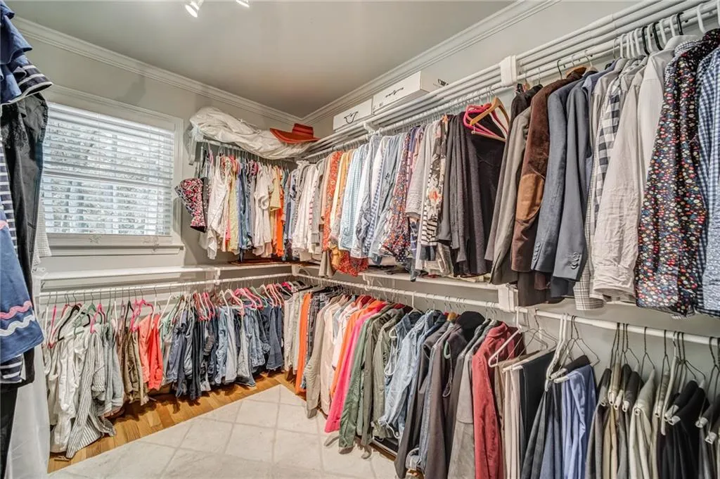 200 W Spalding Drive, Sandy Springs, Georgia 30328, 4 Bedrooms Bedrooms, ,3 BathroomsBathrooms,Residential,Sold,200 W Spalding Drive,6886516