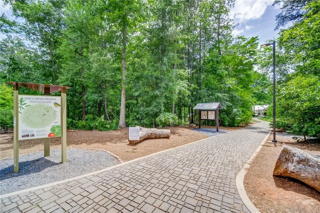 200 W Spalding Drive, Sandy Springs, Georgia 30328, 4 Bedrooms Bedrooms, ,3 BathroomsBathrooms,Residential,Sold,200 W Spalding Drive,6886516