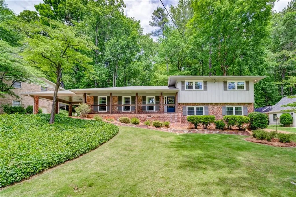 200 W Spalding Drive, Sandy Springs, Georgia 30328, 4 Bedrooms Bedrooms, ,3 BathroomsBathrooms,Residential,Sold,200 W Spalding Drive,6886516