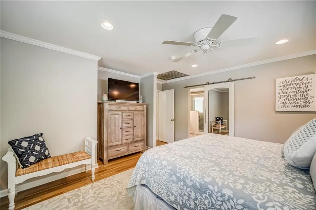 200 W Spalding Drive, Sandy Springs, Georgia 30328, 4 Bedrooms Bedrooms, ,3 BathroomsBathrooms,Residential,Sold,200 W Spalding Drive,6886516