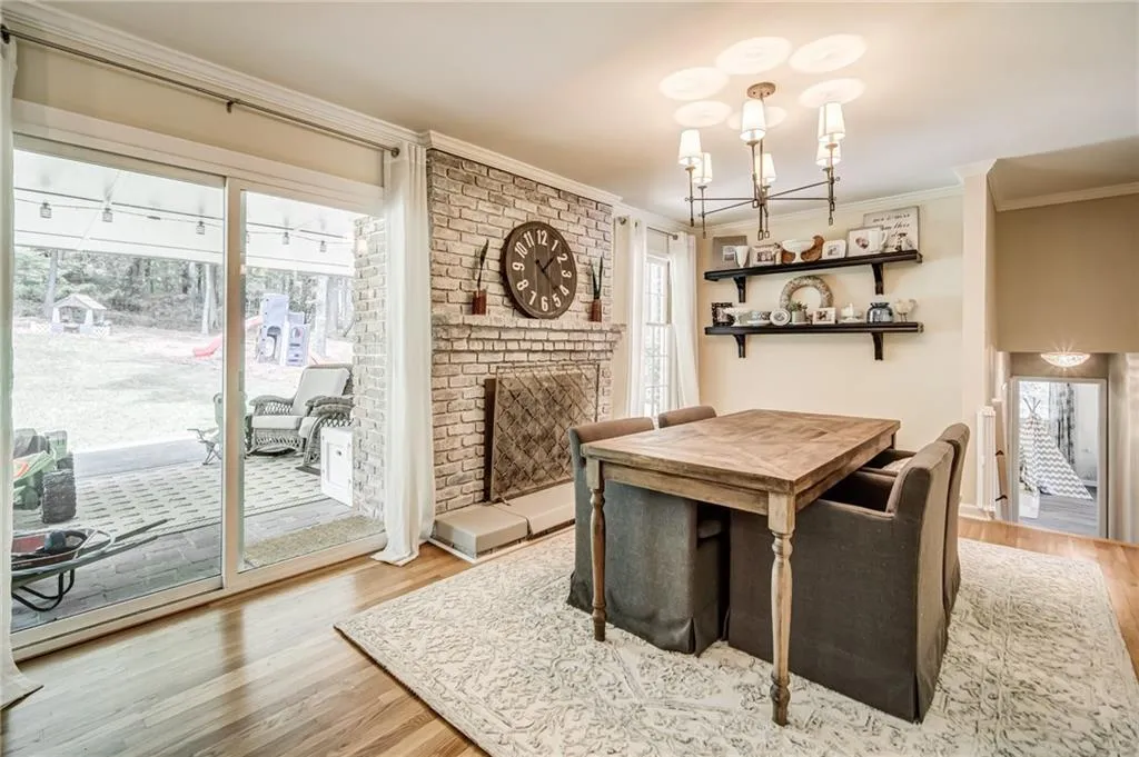 200 W Spalding Drive, Sandy Springs, Georgia 30328, 4 Bedrooms Bedrooms, ,3 BathroomsBathrooms,Residential,Sold,200 W Spalding Drive,6886516