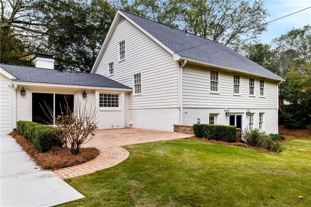 1025 Old Powers Ferry Road, Atlanta, Georgia 30327, 5 Bedrooms Bedrooms, ,3 BathroomsBathrooms,Residential,Sold,1025 Old Powers Ferry Road,7481780