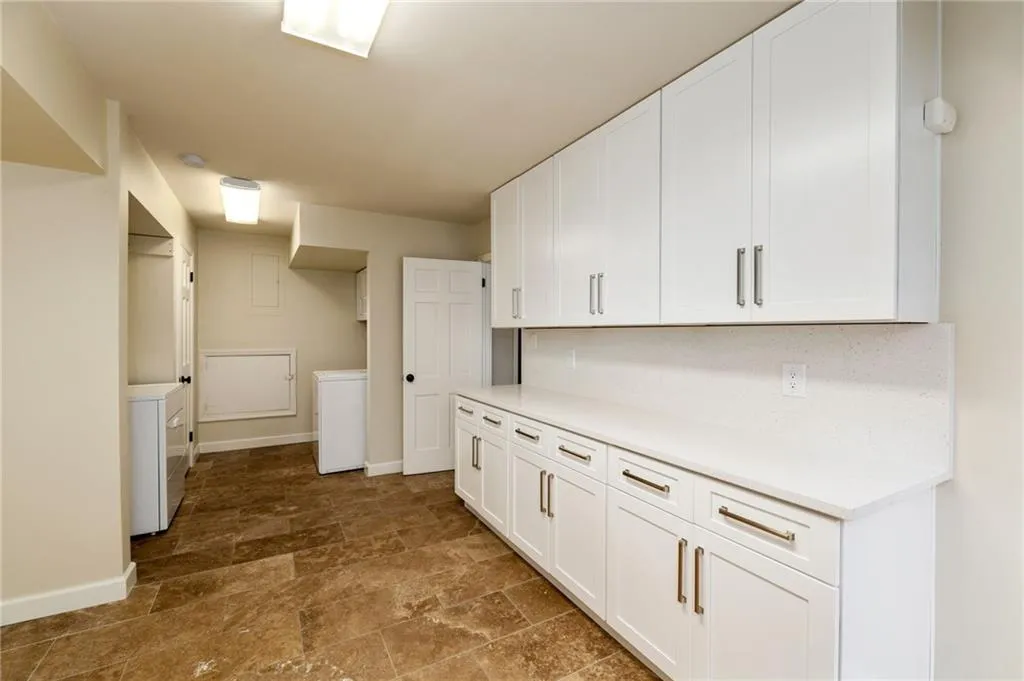 1025 Old Powers Ferry Road, Atlanta, Georgia 30327, 5 Bedrooms Bedrooms, ,3 BathroomsBathrooms,Residential,Sold,1025 Old Powers Ferry Road,7481780