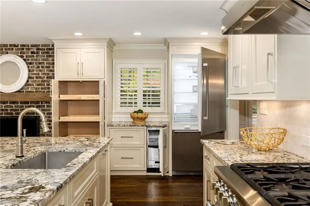 1025 Old Powers Ferry Road, Atlanta, Georgia 30327, 5 Bedrooms Bedrooms, ,3 BathroomsBathrooms,Residential,Sold,1025 Old Powers Ferry Road,7481780