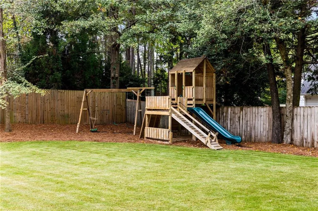 1025 Old Powers Ferry Road, Atlanta, Georgia 30327, 5 Bedrooms Bedrooms, ,3 BathroomsBathrooms,Residential,Sold,1025 Old Powers Ferry Road,7481780