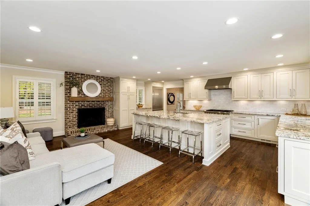 1025 Old Powers Ferry Road, Atlanta, Georgia 30327, 5 Bedrooms Bedrooms, ,3 BathroomsBathrooms,Residential,Sold,1025 Old Powers Ferry Road,7481780