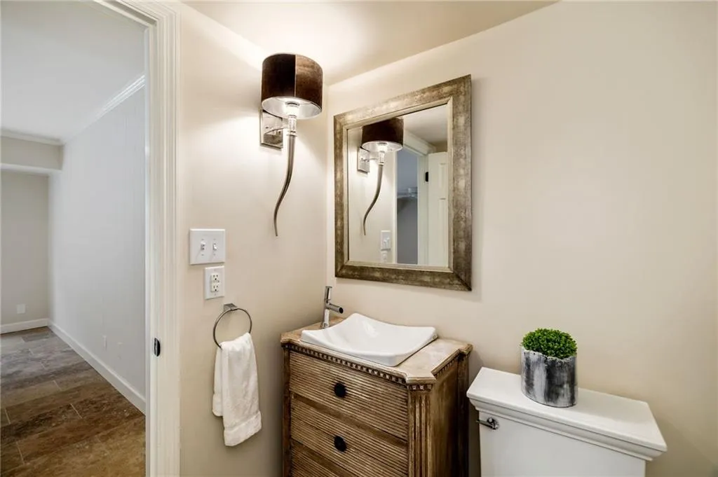 1025 Old Powers Ferry Road, Atlanta, Georgia 30327, 5 Bedrooms Bedrooms, ,3 BathroomsBathrooms,Residential,Sold,1025 Old Powers Ferry Road,7481780