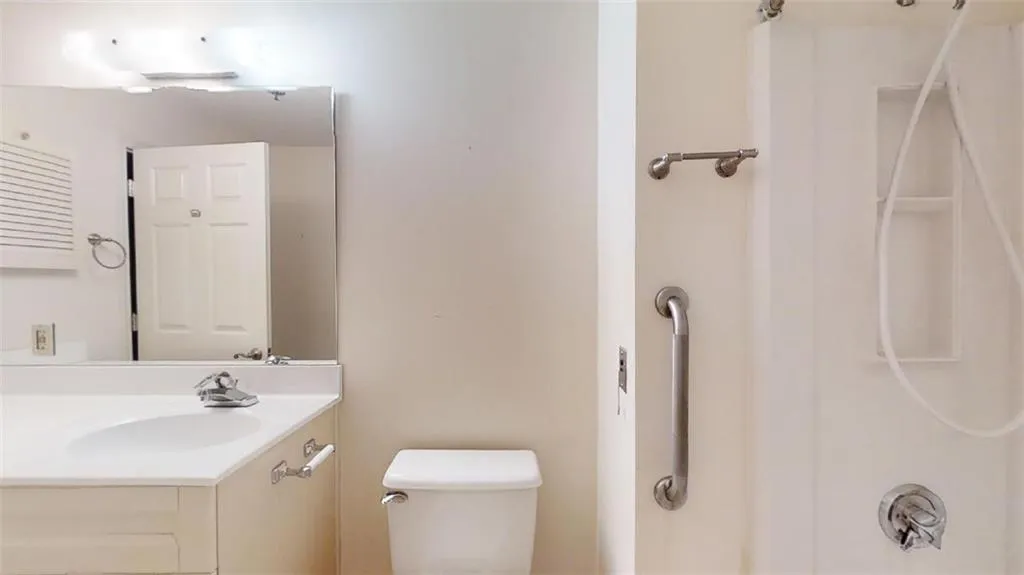 300 Johnson Ferry Road Ne Unit B501, Sandy Springs, Georgia 30328, 1 Bedroom Bedrooms, ,1 BathroomBathrooms,Residential,Sold,300 Johnson Ferry Road Ne Unit B501,7163862
