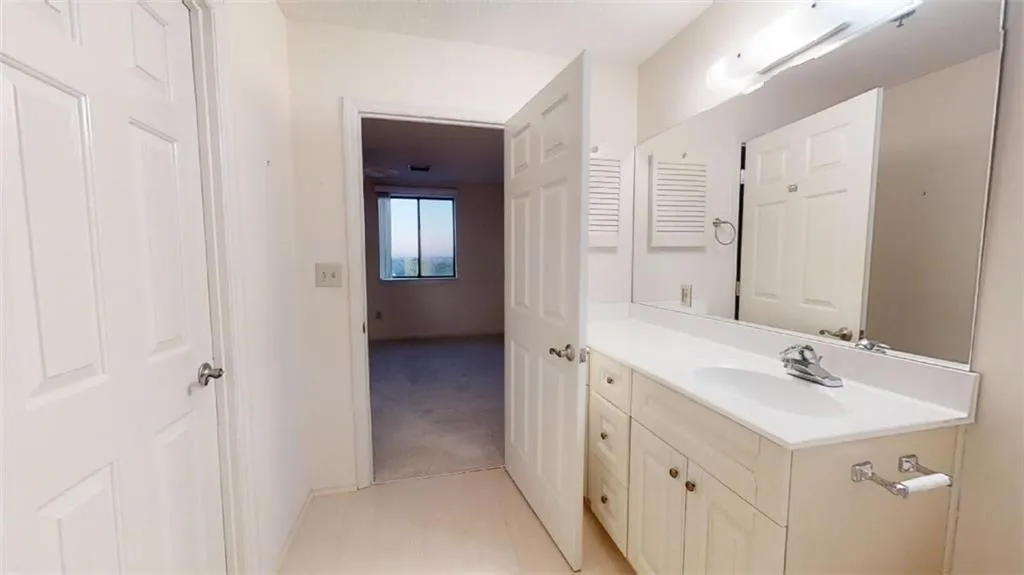 300 Johnson Ferry Road Ne Unit B501, Sandy Springs, Georgia 30328, 1 Bedroom Bedrooms, ,1 BathroomBathrooms,Residential,Sold,300 Johnson Ferry Road Ne Unit B501,7163862